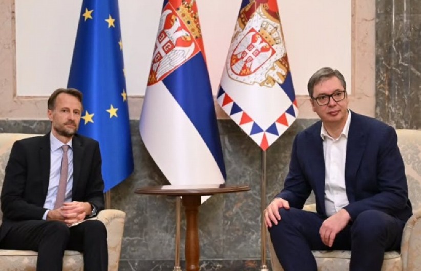 VUČIĆ SE SASTAJE SA BEKERATOM Ambasador EU predaće mu godišnji izveštaj o Srbiji