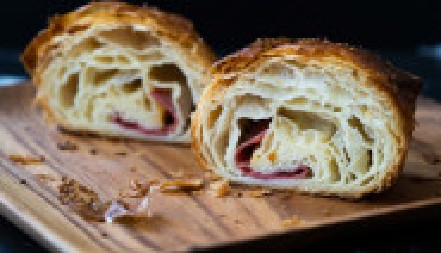 GURMANSKE KIFLICE SA SLANINOM Polizaćete i tanjir koliko su slasne