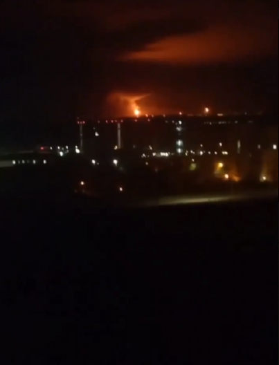 OŠTEĆENA RAFINERIJA KLJUČNA ZA SNABDEVANJE RUSKE VOJSKE Odjekivale eksplozije, na nebu veliki bljeskovi (VIDEO)