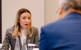 MESAROVIĆ U ŠANGAJU SA DELEGACIJOM KOMPANIJE ,,GEELY AUTO GROUP - ZEEKR” Predstavili smo komparativne prednosti našeg tržišta i visokoobrazovane radne snage