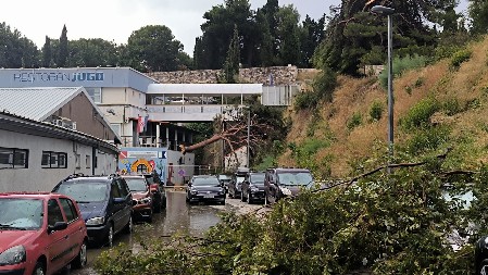 Najskuplja garaža na Balkanu? – čovek za 15 kvadrata traži suludu sumu, ljudi ne veruju svojim očima