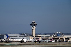 HAOS U AMERICI, EVROPA ĆE VIDETI POSLEDICE Preko 5.000 otkazanih ili odloženih letova zbog najduže obustave rada u istoriji