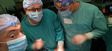 SRBINU IZVADILI TUMOR IZ PROSTATE TEŽAK SKORO POLA KILA Izuzetan podvig užičkih urologa (FOTO)