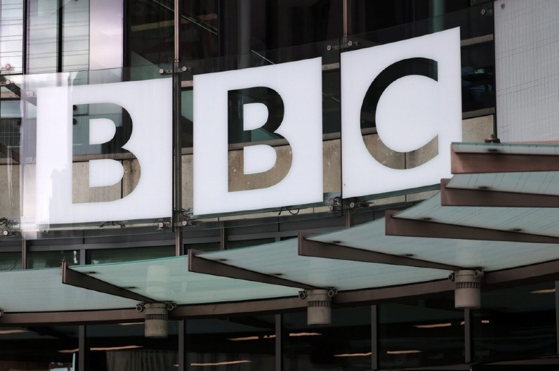 SKANDAL U BBC! Direktor i glavna urednica dali OSTAVKE zbog Donalda Trampa