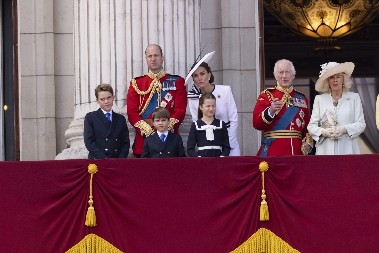 KRALJEVSKA PORODICA SPASAVA PRINCEZU Očev skandal joj uništio ugled, zato su joj dali novu ulogu!