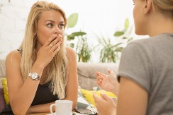 ŽENA SE ŠOKIRALA KADA JE PROČITALA PISMO KOJE JE DOBILA OD KOMŠIJE Tražio je od nje 40.000 evra i zapretio tužbom - razlog je neverovatan