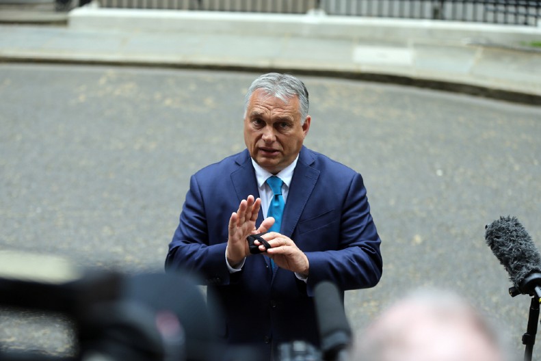 ORBAN BEZ DLAKE NA JEZIKU "Ratna mašinerija u Ukrajini krade, a oni daju novac u ovaj haos