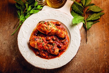 BATAKE U SOSU OD AJVARA NIKO NE ODBIJA Sočni i hrskavi, a meso se samo odvaja