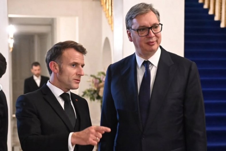 VUČIĆ SA MAKRONOM TRI SATA O SARADNJI Velika čast za Srbiju, moguće je da francuski predsednik uskoro poseti Beograd