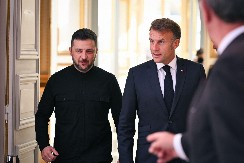 ZELENSKI STIŽE KOD MAKRONA Sastaće se u Parizu