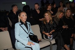 BRENA NOSI TORBU KOJA KOŠTA KAO STAN U BEOGRADU Da biste je kupili, morate da čekate godinama, a evo zašto je tako papreno skupa