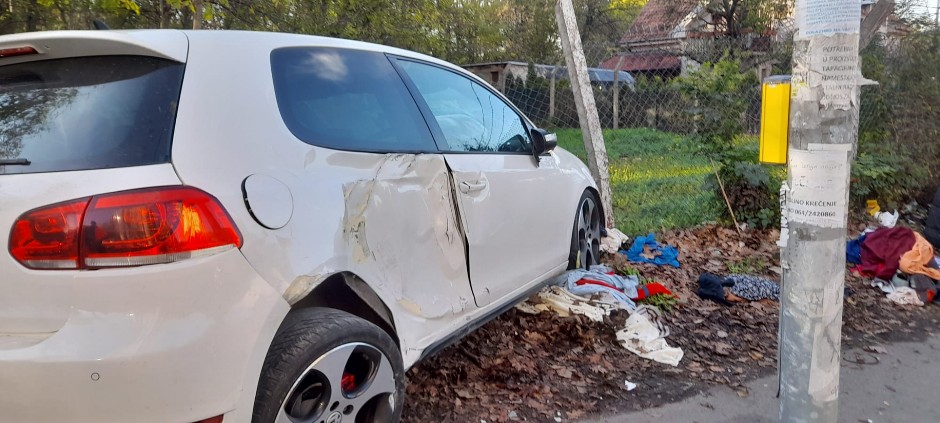 UŽAS NA BANJICI Automobil pokosio dva pešaka, oni prevezeni u bolnicu