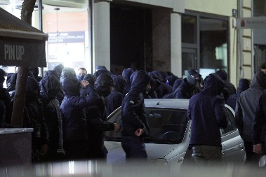 NASTAVLJA SE PROGON SRBA U HRVATSKOJ! Ustaško divljanje u Zagrebu, pred srpskom zgradom puštali Tompsonove pesme!