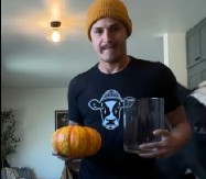 KUHINJA PRED KOLAPSOM Mladić hteo da skuva kafu, a onda se pojavila OGROMNA ŽIVOTINJA – sekund kasnije nastao POTPUNI HAOS! (VIDEO)