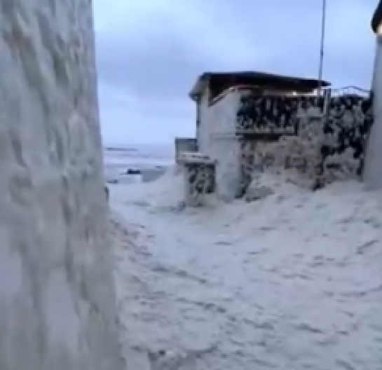 BIBLIJSKA PENA PREPLAVILA GRAD! Stanovnici u ŠOKU: Pola veka živim ovde, ovo nikad nisam video! (VIDEO)