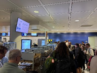 SRBI MORALI DA PLATE DRAKONSKU KAZNU ČIM SU SLETELI U NEMAČKU Policija ih zaustavila na aerodromu