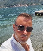 DOBRO DOŠAO U KLUB "POGREŠNO DUGME" Folker slučajno objavio intimnu fotografiju, cela familija imala je šta da vidi, odmah se oglasio i objasnio sve