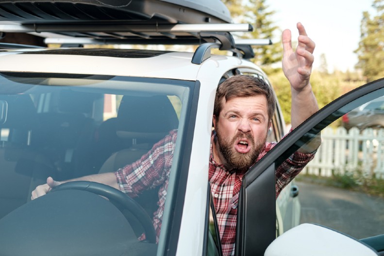 BESNI KOMŠIJA POSTAO HIT NA MREŽAMA Drugi stanari su stalno parkirali na njegovom mestu, sve dok mu nije prekipelo - kada je ovo uradio pokrenuo je žučnu raspravu