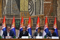 VUČIĆ NE MENJA MIŠLJENJE I STAVOVE POD PRITISKOM Brnabić odbrusila blokaderima: Tada se najviše i najjače bori, i uvek se drži date reči!