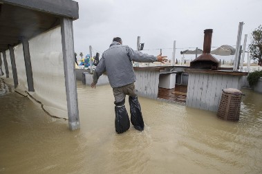NEVREME DIVLJA, ZEMLJA KOJU SRBI OBOŽAVAJU U TOTALNOM HAOSU Popaljeni alarmi