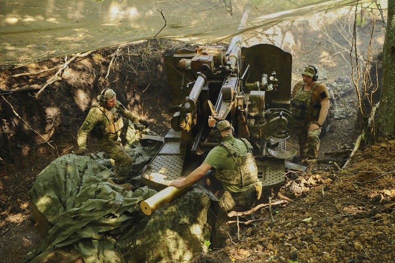 RUSI STEŽU OBRUČ OKO KLJUČNIH GRADOVA, UKRAJINA NA KORAK DO KATASTROFE Sve će početi nakon pada Pokrovska