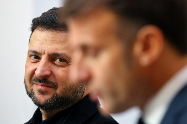 KIJEV OD FRANCUSKE DOBIJA DRONOVE I GRANATE U NAREDNE TRI GODINE Makron: Nadam se da će mir u Ukrajini biti postignut pre 2027. (FOTO)