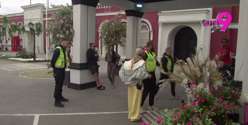 ASMIN GAĐAO ANELI! Skandalozne scene u Eliti, obezbeđenje munjevitom brzinom uletelo na imanje