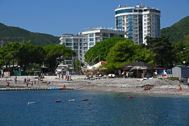 KAO BALKANSKI BEVERLI HILS: Crnogorci u ovom zaleđu nude kuće od 4 miliona evra, kvadrat 7.000 evra