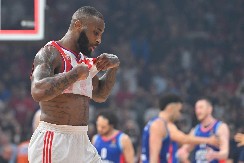 MILIMETRI PONIŠTILI KODIJEVU TROJKU Ovako je Zvezda pala u Ljubljani odlukom sudija u poslednjoj sekundi (VIDEO)