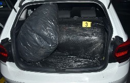 HAPŠENJE U SREMSKOJ MITROVICI  Prilikom pregleda pronašli mu više od  kilogram narkotika