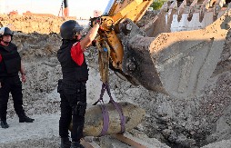 AKCIJA UNIŠTAVANJA BOMBI KOD KRAGUJEVCA Artiljerijski projektil i dimna kutija pronađeni u gradu