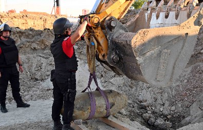 AKCIJA UNIŠTAVANJA BOMBI KOD KRAGUJEVCA Artiljerijski projektil i dimna kutija pronađeni u gradu