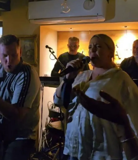 MILICA TODOROVIĆ ZAPEVALA SA STOMAKOM DO ZUBA Slavila do jutra u poodmakloj trudnoći, nije krila sreću