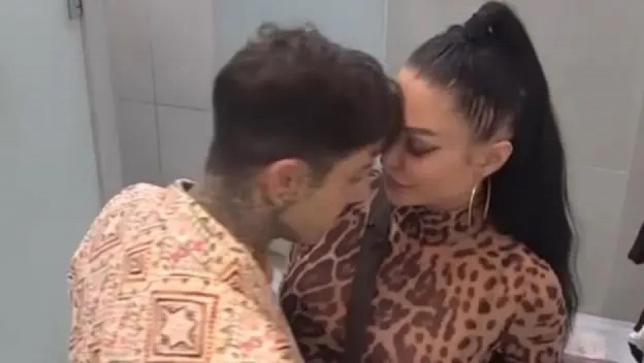 MA, DA LI JE MOGUĆE? Pre haosa sa Bebicom Filip u toaletu pribio Maju Marinković, kamere uhvatile trenutak, nema šta joj nije radio (VIDEO)