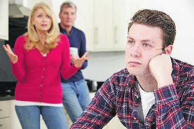 MLADI U SVETU SE OSAMOSTALJUJU SA 21 GODINOM U Srbiji im treba decenija više, a stručnjaci objašnjavaju zašto je to tako