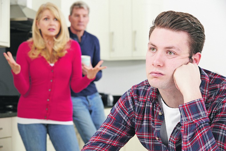 MLADI U SVETU SE OSAMOSTALJUJU SA 21 GODINOM U Srbiji im treba decenija više, a stručnjaci objašnjavaju zašto je to tako