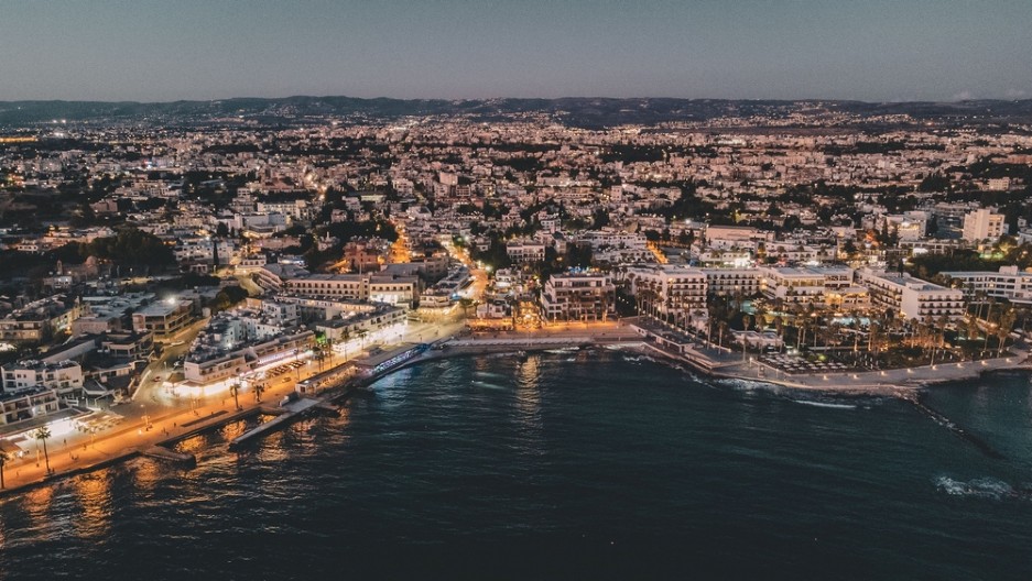 NA OVOM MEDITERANSKOM OSTRVU LETO JOŠ UVEK TRAJE Toplo je i opušteno i u ovo doba godine - turisti ga sa razlogom obožavaju