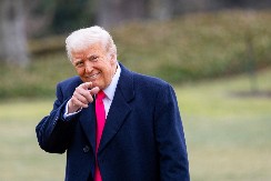 "PALA JE..." Tramp ispričao vic, nasmejao sve prisutne