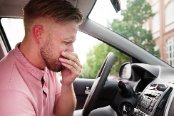 SAVRŠEN TRIK ZA TRAJNU SVEŽINU U AUTOMOBILU Rešićete se ustajalih i neprijatnih mirisa - kola će mirisati kao nova