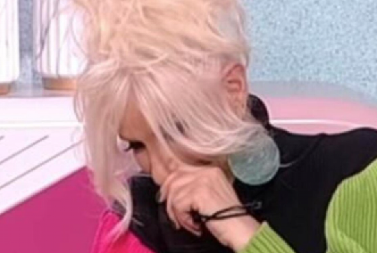 BEZ ZUBA DOŠLA U EMISIJU! Šok pred kamerama, gledaoci ne veruju da ovo vide (FOTO)