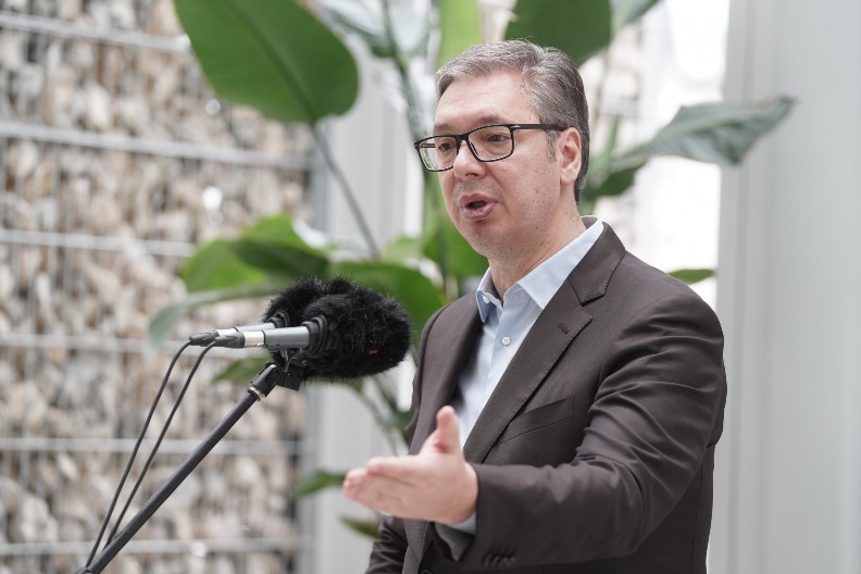 KAŽU "NISTE SE TRUDILI DEVET MESECI" - SRAM VAS BILO! Vučić: Pretrpeo sam napade iz celog sveta, dva puta sam išao da se vidim sa Putinom!