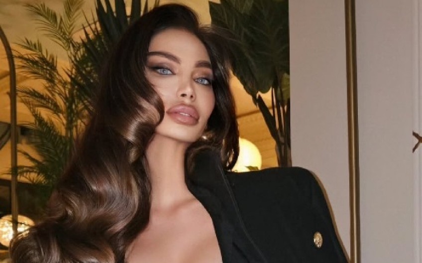 ŠOK IZDANJE! Soraja Vučelić u sakou koji jedva drži bujne obline, za starletu granice provokacije ne postoje! (FOTO)