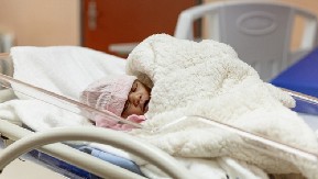 HOROR U PORODILIŠTU Mariju lekar bacio u đubre, vezali je u džak – a onda se pojavila ONA