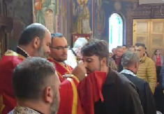 SRBI DANAS SLAVE ARANĐELOVDAN! Veliki redovi ispred crkve na Voždovcu, vernici strpljivo čekaju pričest (VIDEO)