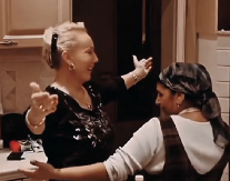 HAOS U DOMU LEPE BRENE Pevačica zaigrala sa kućnom pomoćnicom, evo kako izgledaju poslednje pripreme pred krsnu slavu! (VIDEO)