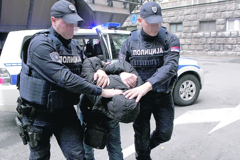 OTETI MLADIĆ SILOVAN METLOM I ČETKAMA Vođa navijača (20) iz Niša sa ekipom satima mučio žrtvu i sve snimali