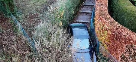 AUTO LETEO NIZ STRMINU Deda seo u ''mečku'', a GPS ga odveo PRAVO U AMBIS - policajci se krstili kad su videli gde je završio! (VIDEO)