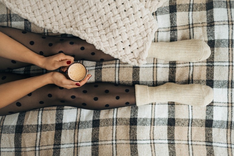 HLADNE SU VAM NOGE I U VUNENIM ČARAPAMA? Ove moćne namirnice ĆE VAS ZAGREJATI BOLJE I OD RADIJATORA, a svi ih imamo u kuhinji!