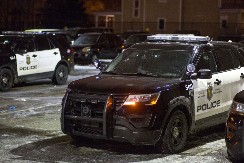 PUCAO TRUDNOJ ŽENI U DIREKTNO U GRUDI Amerčki policajac oslobođen optužbi za ubistvo