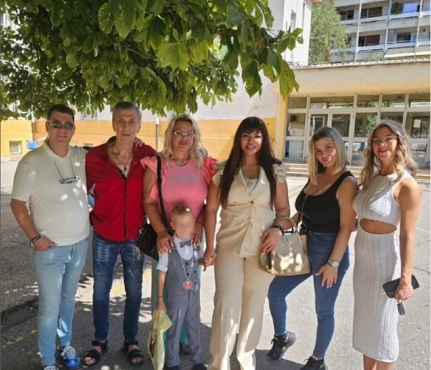 JOŠ JEDNA SLAVA BEZ MILJANE U NIŠU! Ovako su Kulići proslavili Aranđelovdan u domu u Nišu, mali Željko u vrh sofre (FOTO)